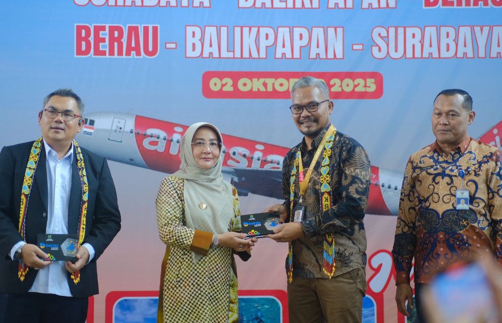 Penerbangan Perdana Air Asia ke Kabupaten Berau di Bandara Kalimarau (Dok.Prokopim Berau)