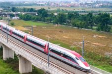 Menkeu Purbaya Ogah Bayar Utang Kereta Cepat Pakai APBN, Minta Danantara Pikirkan Cara Lunasi Utang