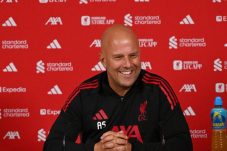 Liga Inggris Liverpool vs Aston Villa, Arne Slot Ogah Ubah Gaya Main Jadi Bertahan