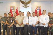 Petani Full Senyum! Mentan Amran Umumkan Harga Pupuk Turun 20 Persen