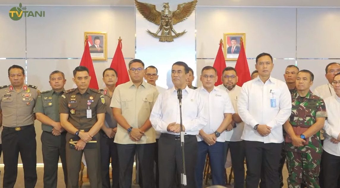 Petani Full Senyum! Mentan Amran Umumkan Harga Pupuk Turun 20 Persen