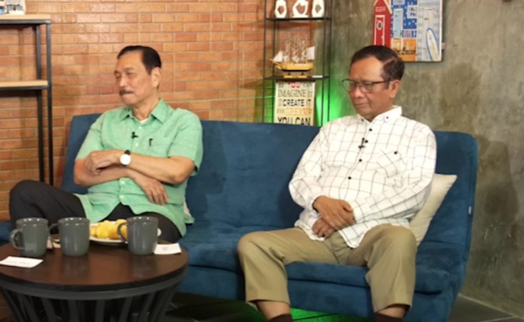 Mantan Menkomarves Luhut Panjaitan dan Mantan Menkopolhukam Mahfud MD (YouTube/Mahfud MD Official)