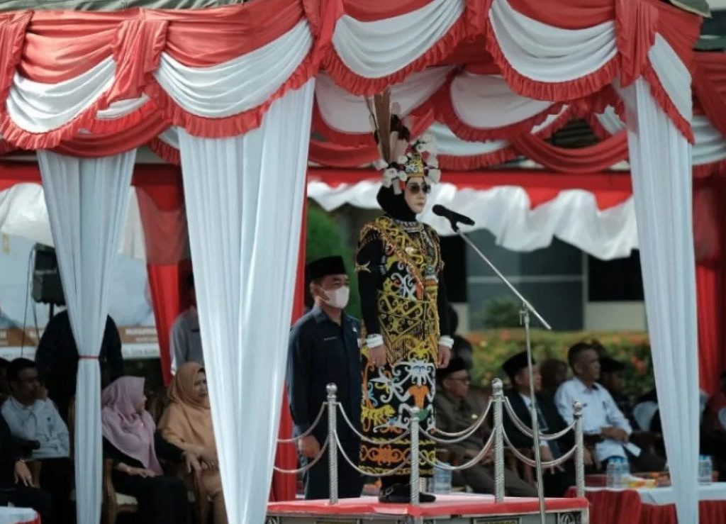 Bupati Berau Sri Juniarsih pimpin upacara peringatan Hari Sumpah Pemuda di Kantor Bupati Berau (Instagram/@prokopim_berau)