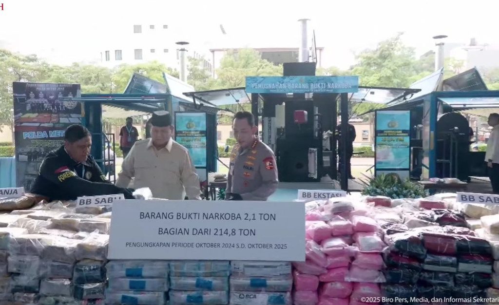 Presiden Prabowo dan Kapolri Jenderal Listyo Sigit Prabowo hadiri pemusnahan barang bukti narkoba hasil tangkapan selama satu tahun (YouTube/BPMI Setpres)