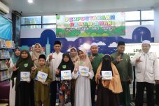 Penuh Semangat, Puluhan Pelajar SMP Beradu Ketepatan Sambung Ayat di Perpustakaan Berau