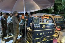 Pedagang Kopi Keliling Tak Boleh Jualan di Trotoar, Siap-siap Diusir Satpol PP 