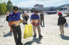 Jaga Kebersihan Destinasi Wisata, Gamalis Lakukan Aksi Bersih-bersih di Pantai Teluk Sulaiman