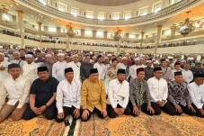 Tabligh Akbar di Samarinda, UAS Puji Program Gratispol Umroh Pemprov Kaltim untuk Marbot