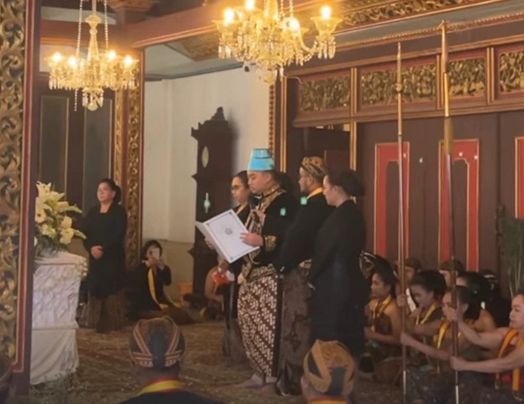 KGPAA Hamangkunegoro yang kini resmi jadi Pakubuwono XIV (Instagram/@kraton_solo)