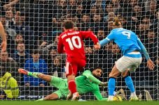 Giorgi Mamardahsvili Sering Kebobolan, Pelatih Liverpool Ungkap Waktu Alisson Kembali Bermain