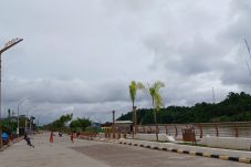 Cantiknya Tepian Sambaliung Berau Bernuansa Cokelat Menawan