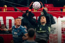 Senne Lammens Jadi Kiper MU Favorit Sir Alex Ferguson: Dia Luar Biasa