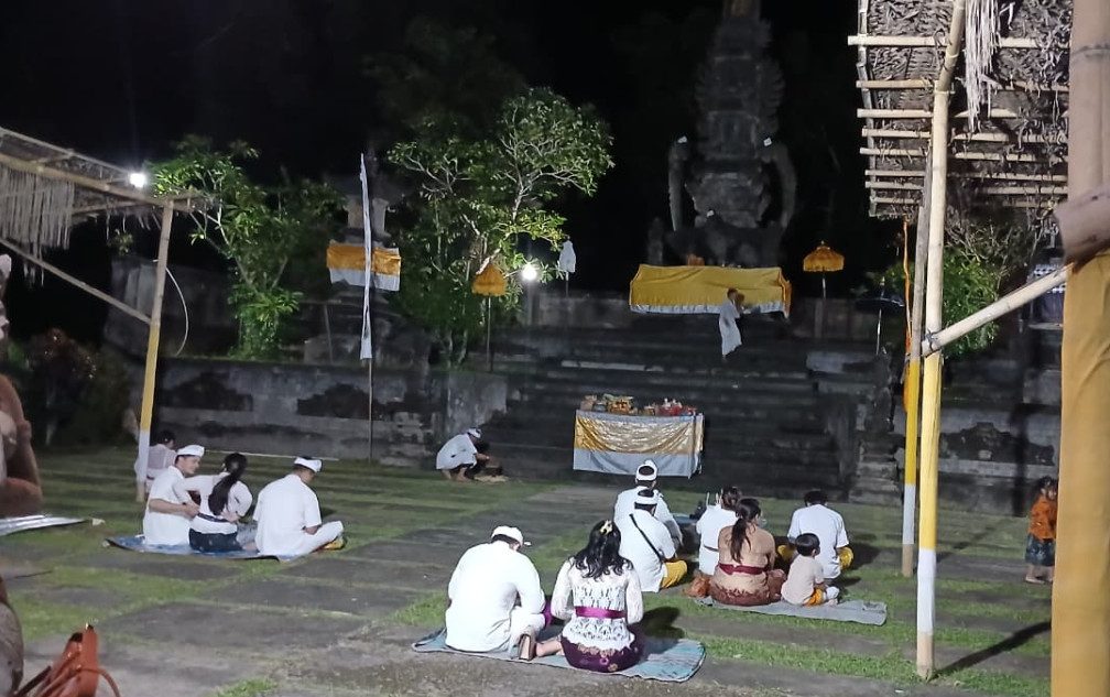 Khidmatnya Umat Hindu Berau Laksanakan Upacara Hari Raya Galungan di Pura Giri Natha