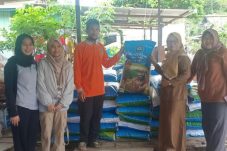 Tingkatkan Produksi Kakao, Disbun Berau Salurkan 3,4 Ton Pupuk NPK ke Petani
