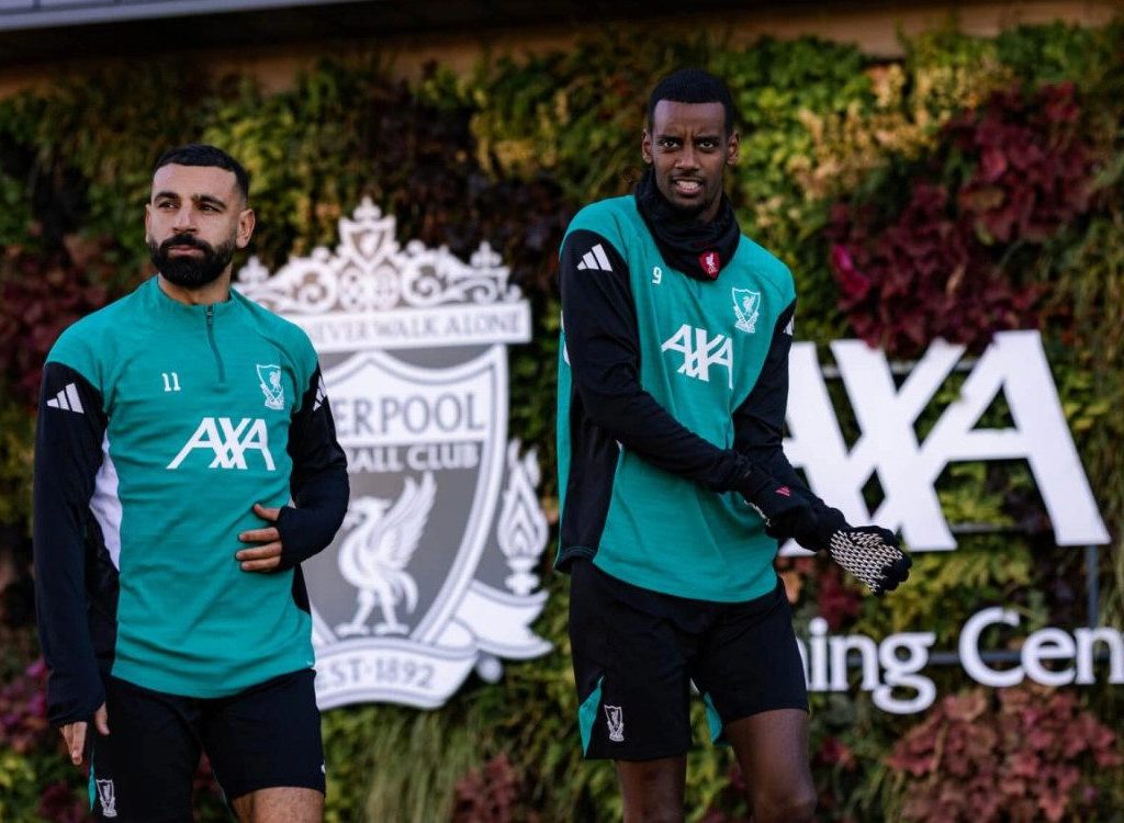 Pemain Liverpool Mohamed Salah dan Alexander Isak (X/@LFC)