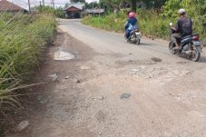 Warga Perumahan BTN Sambaliung Keluhkan Jalan Rusak, Sebut Rawan Kecelakaan