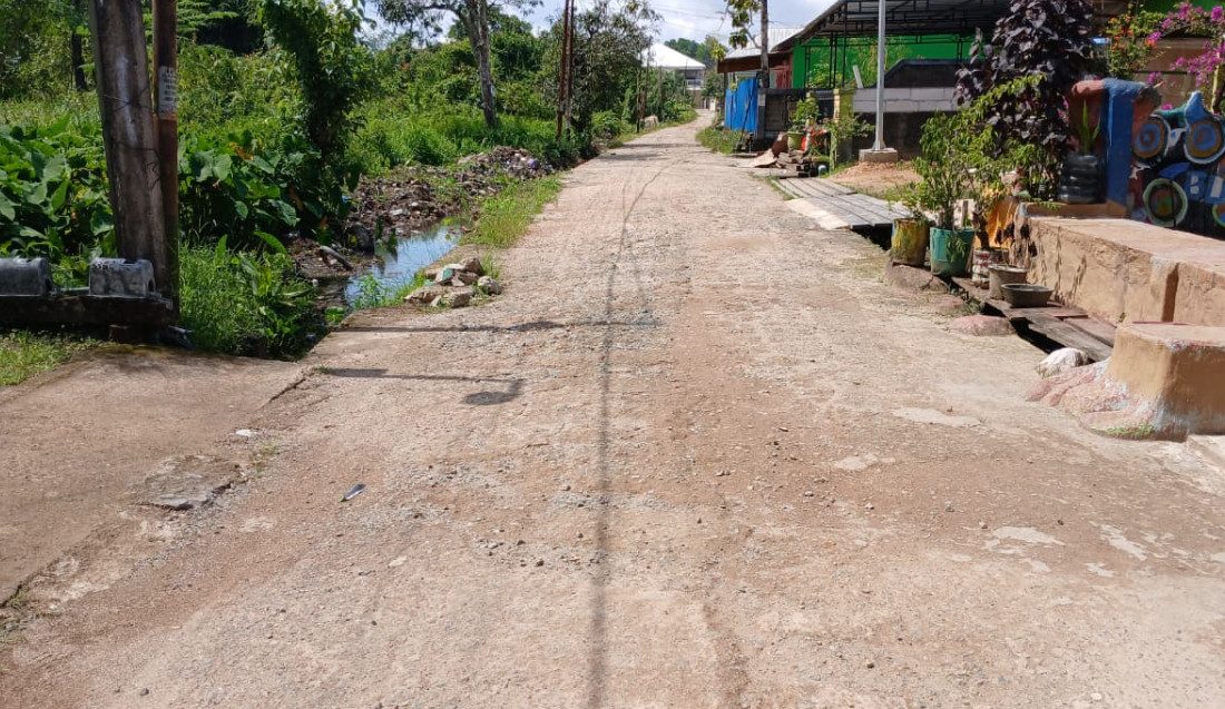 Warga Gang Pipit Rinding Keluhkan Jalan Rusak: Pedagang Bakso Sering Jatuh