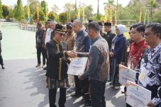 Konsisten Dukung Pembangunan Daerah, PLN UID Kaltimra Raih Penghargaan Wajib Pajak Patuh dari Pemkab Kutim