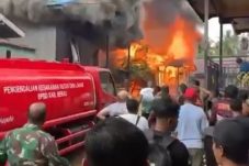 3 Rumah Terbakar di Talisayan, Satu Warga Dilarikan ke RS Pratama