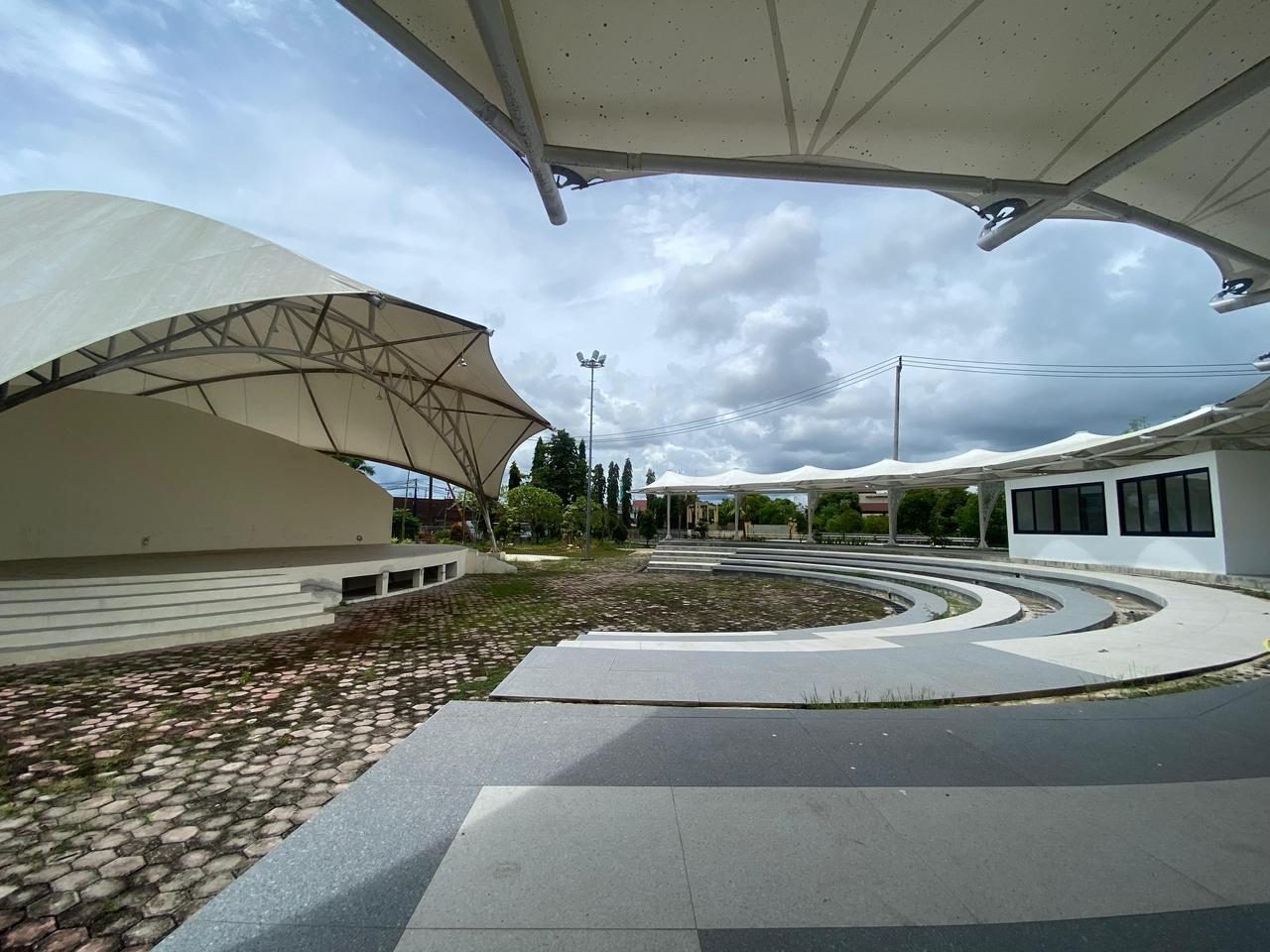 Meski Berdampingan, Dispusip Tegaskan Pemanfaatan Amphiteater Masih Lewat DLHK