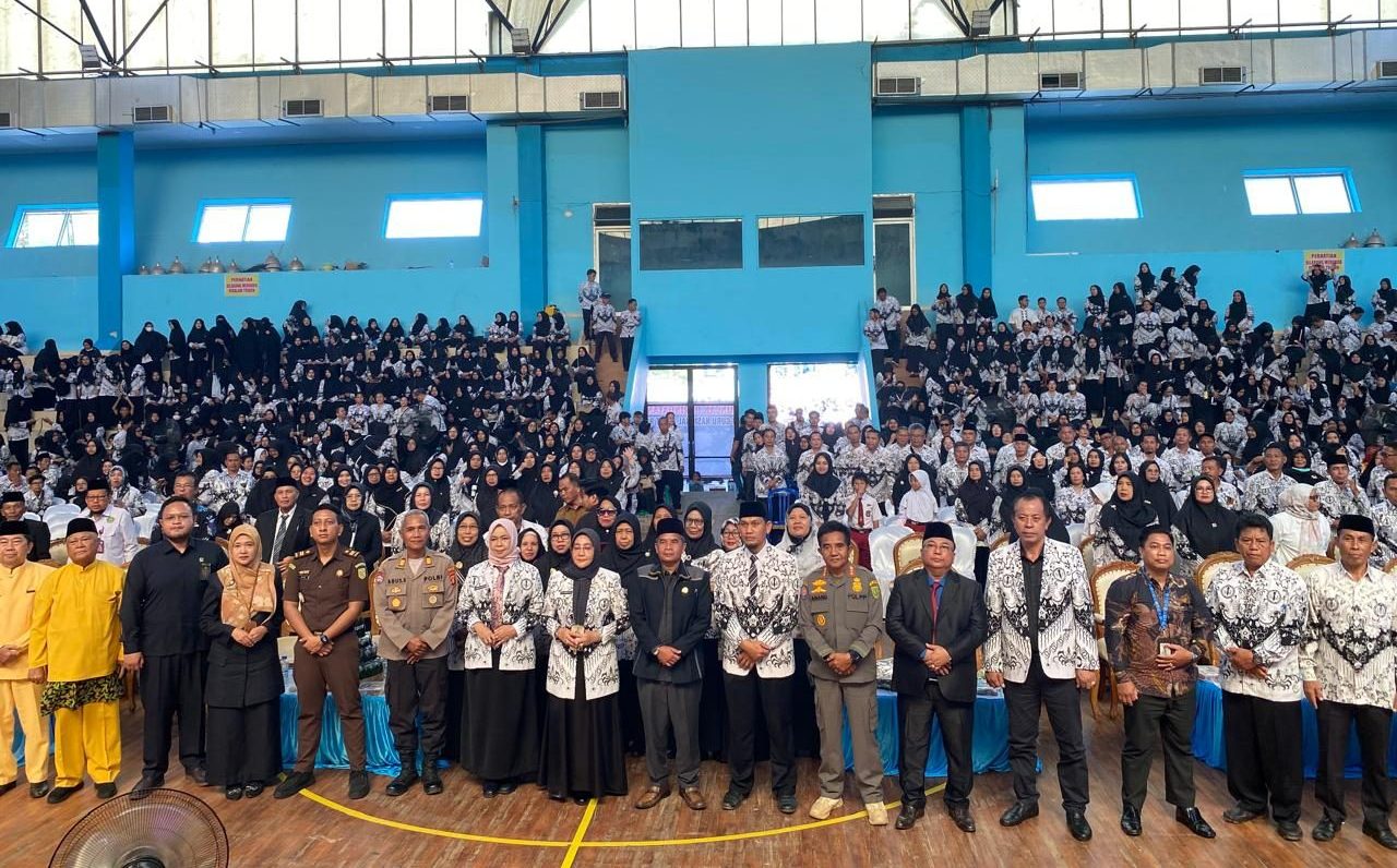 Momen HUT PGRI dan Hari Guru Nasional, Sri Juniarsih Sebut Guru Manusia Super, Janji Tak Bakal Kurangi TPP