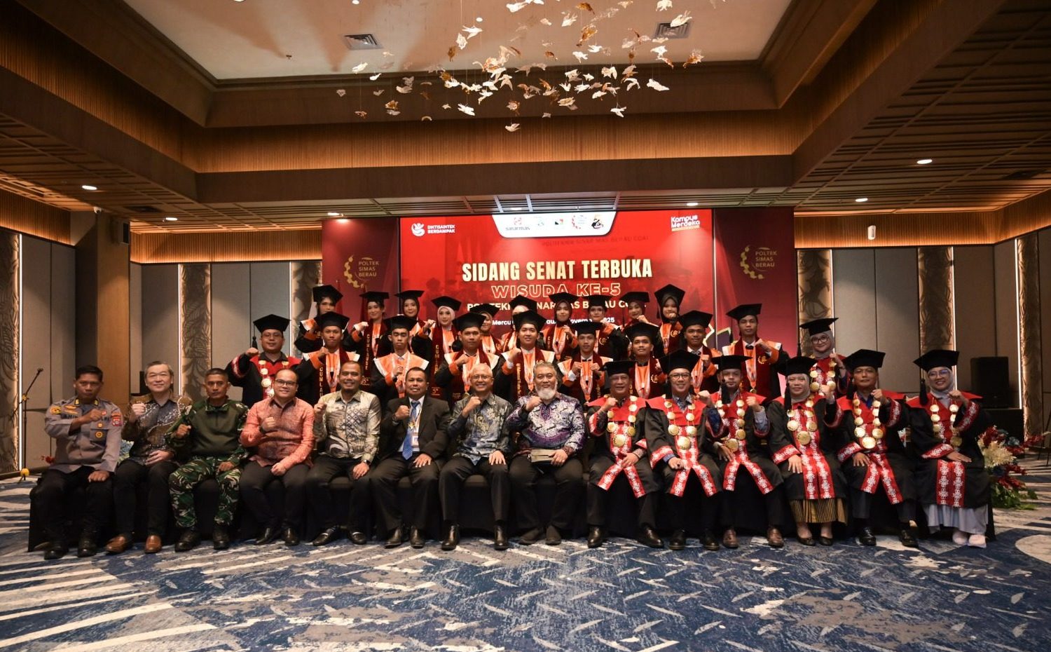 72 Lulusan Politeknik Sinar Mas Berau Coal Resmi Diwisuda, 39 Sudah Terserap Industri