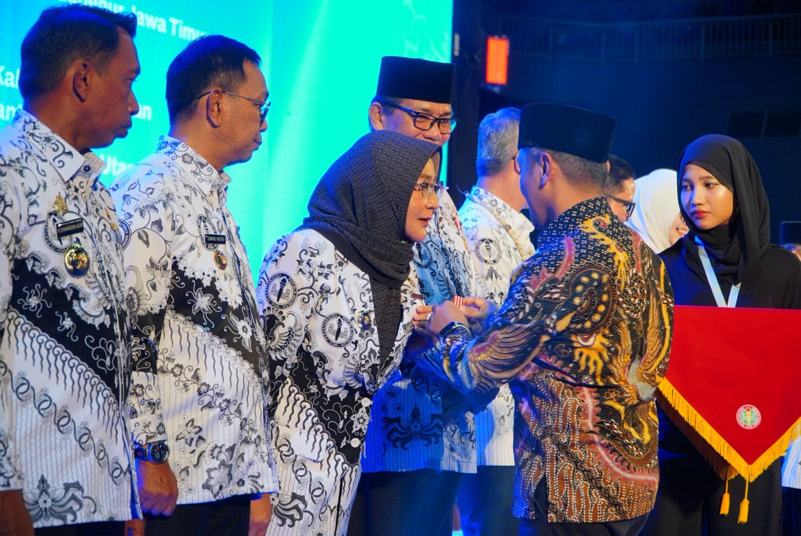 Komitmen Pendidikan Berau Diakui Nasional, Sri Juniarsih Raih Dwija Praja Nugraha PGRI