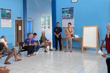 Pelayanan Go International, Disbudpar Berau Bekali Motoris dan Petugas Dermaga Sanggam dengan Bahasa Inggris