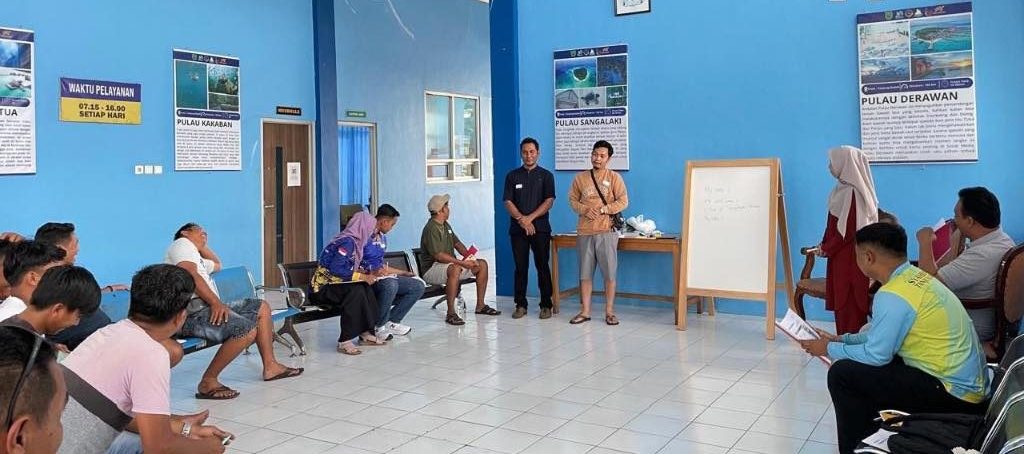 Pelayanan Go International, Disbudpar Berau Bekali Motoris dan Petugas Dermaga Sanggam dengan Bahasa Inggris