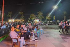 Aksi Spontan Bupati Hangatkan Malam Amal di Tepian Segah, Musik Akustik Kumpulkan Donasi Korban Banjir