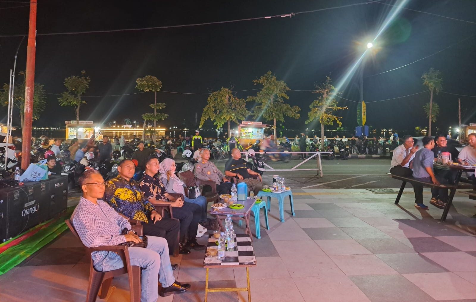 Aksi Spontan Bupati Hangatkan Malam Amal di Tepian Segah, Musik Akustik Kumpulkan Donasi Korban Banjir