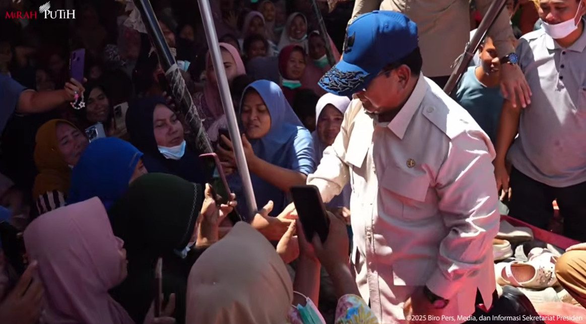 Prabowo Tinjau Lokasi Banjir Bandang Sumatera, Minta Pemda Waspada Perubahan Iklim