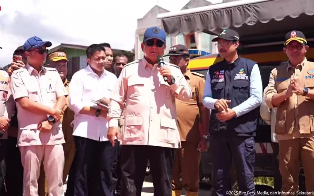 Presiden Prabowo kunjungi lokasi pengungsian korban banjir bandang Sumatera (YouTube/BPMI Setpres)