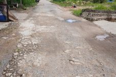 Jalan Gang Aria Tanjung Redeb Berlubang, Warga Sebut Seperti Bukan di Kota