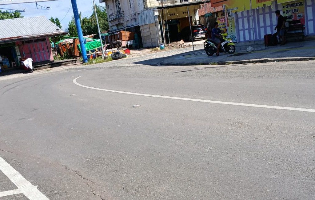 Kondisi paku marka jalan di Jalan Ahmad Yani, Tanjung Redeb, Berau (Adrikni/BT)