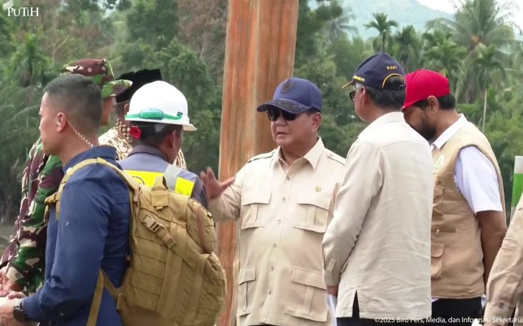 Presiden Prabowo tinjau penanganan pasca bencana banjir di Bireun, Aceh (YouTube/BPMI Setpres)