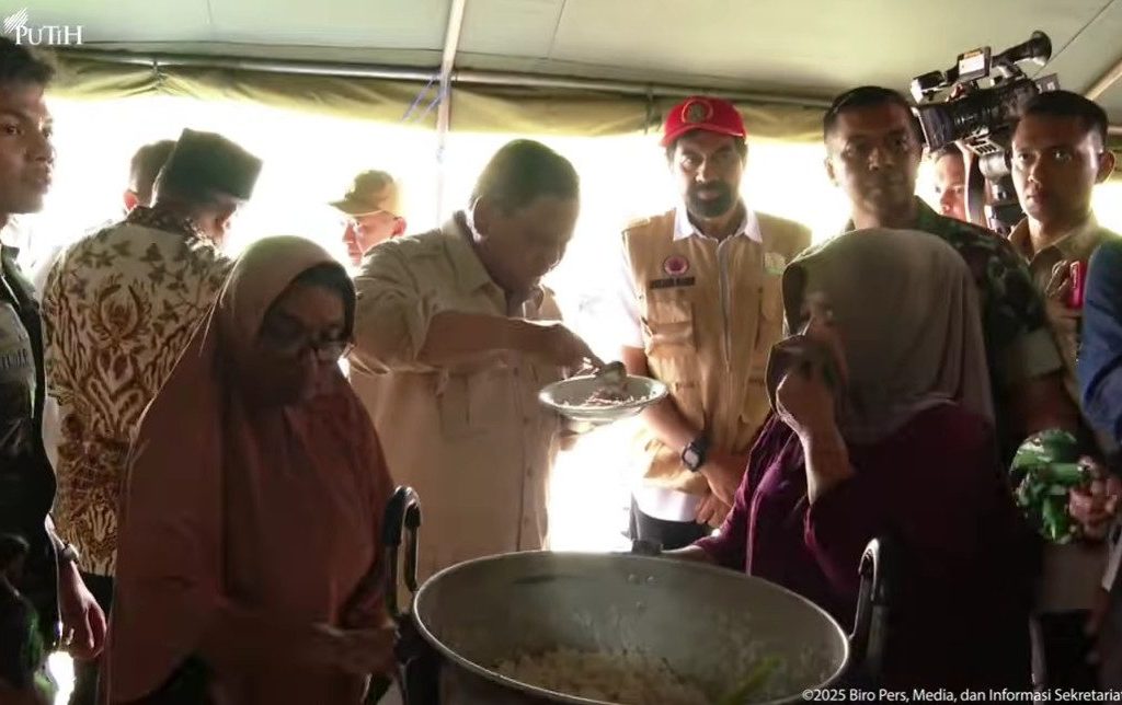 Presiden Prabowo tinjau penanganan pasca bencana banjir di Bireun, Aceh (YouTube/BPMI Setpres)