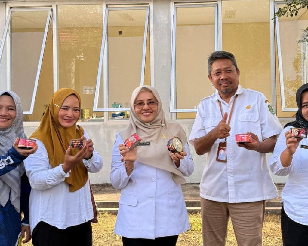 Produk ikan kalengan Berau saat melakukan uji produk (Ist)