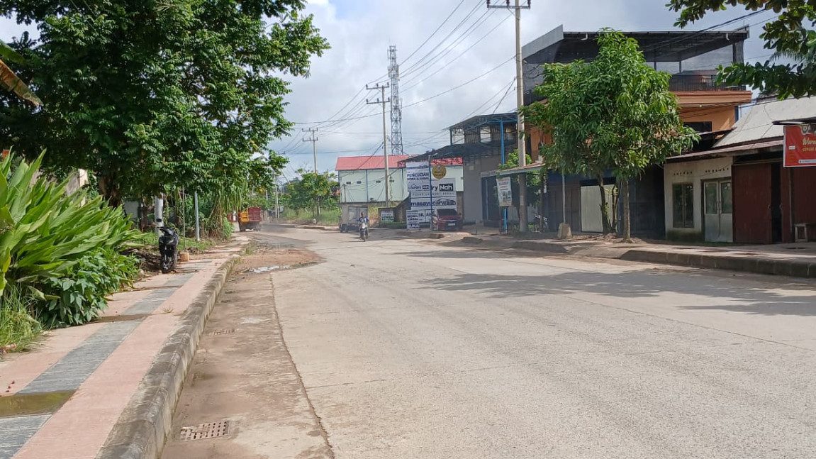 Pedagang di Gunung Panjang Tanjung Redeb Keluhkan Debu Jalan: Bersih Sebentar Berdebu Lagi