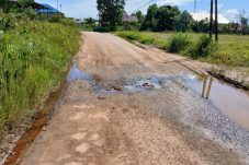 Duh! Jalan Ma’arif Gunung Panjang Berlubang dan Tergenang, Warga Harap Perbaikan