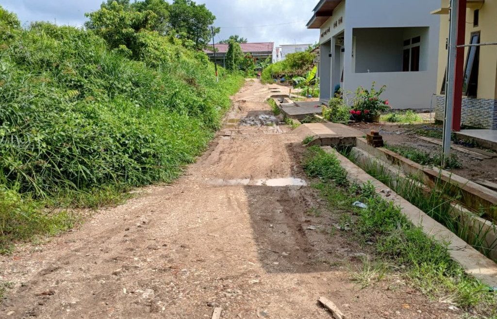 Kondisi sebagian jalan yang berlumpur di Gang Permai Gunung Panjang, Tanjung Redeb, Berau (Adrikni/BT)