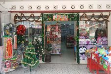 Hiasan Natal Jadi Incaran, Pedagang di Berau Ungkap Kenaikan Omzet