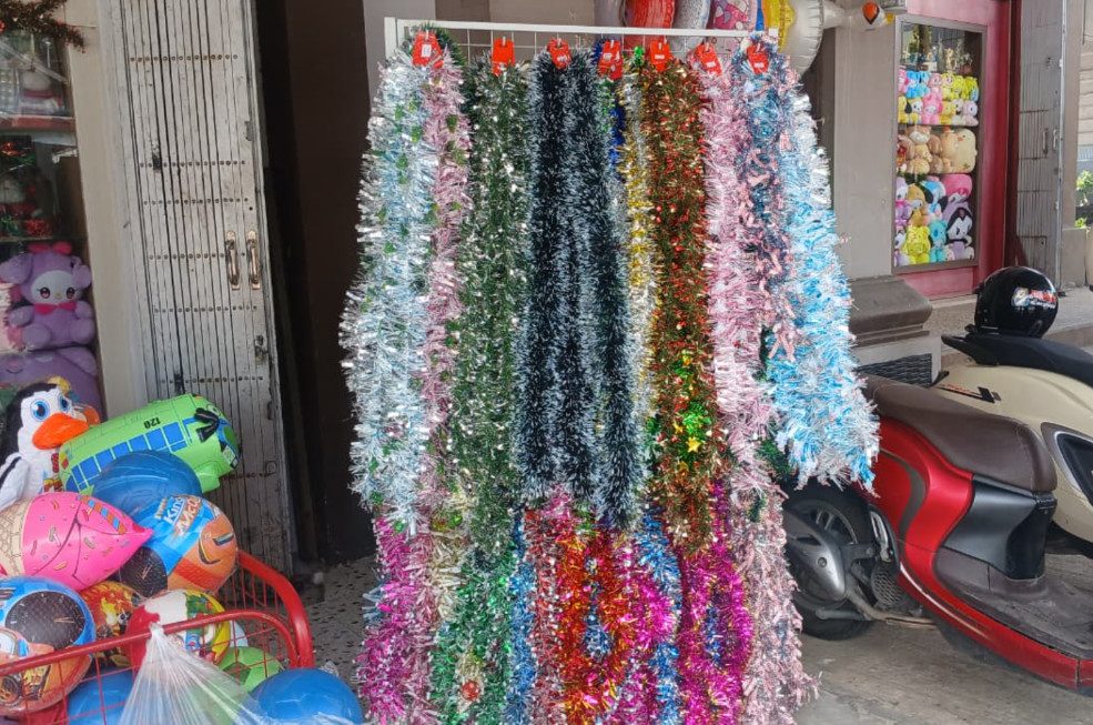 Hiasan Natal mulai diburu warga Berau (Andrikni/BT)