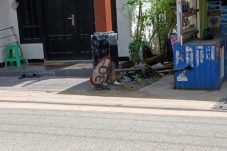 Duh! Rambu Lalu Lintas di Jalan Al-Bina Tanjung Redeb Dibiarkan Terbengkalai