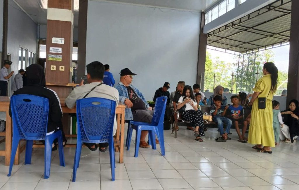 Suasana Dermaga Wisata Sanggam, Tanjung Redeb, Berau menjelang keberangkatan (Adrikni/BT)