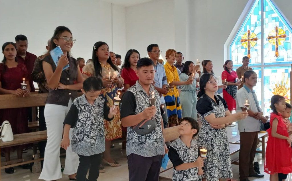 Ibadah Misa Natal di Gereja Katolik Paroki Santo Eugenius de Mazenod, Tanjung Redeb, Berau (Adrikni/BT)