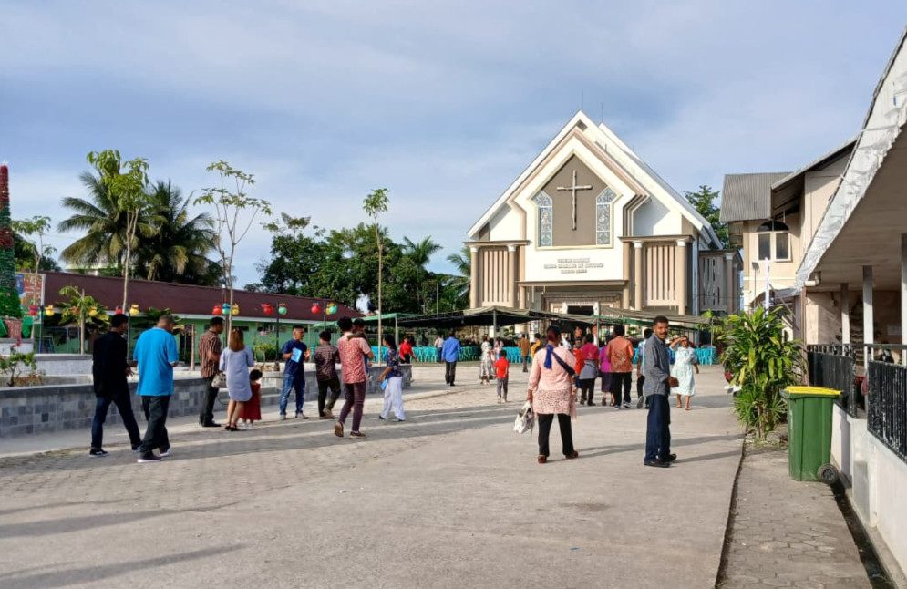 Suasana kedatangan jemaat Misa Natal Gereja Katolik Paroki Santo Eugenius de Mazenod, Tanjung Redeb, Berau (Adrikni/BT)