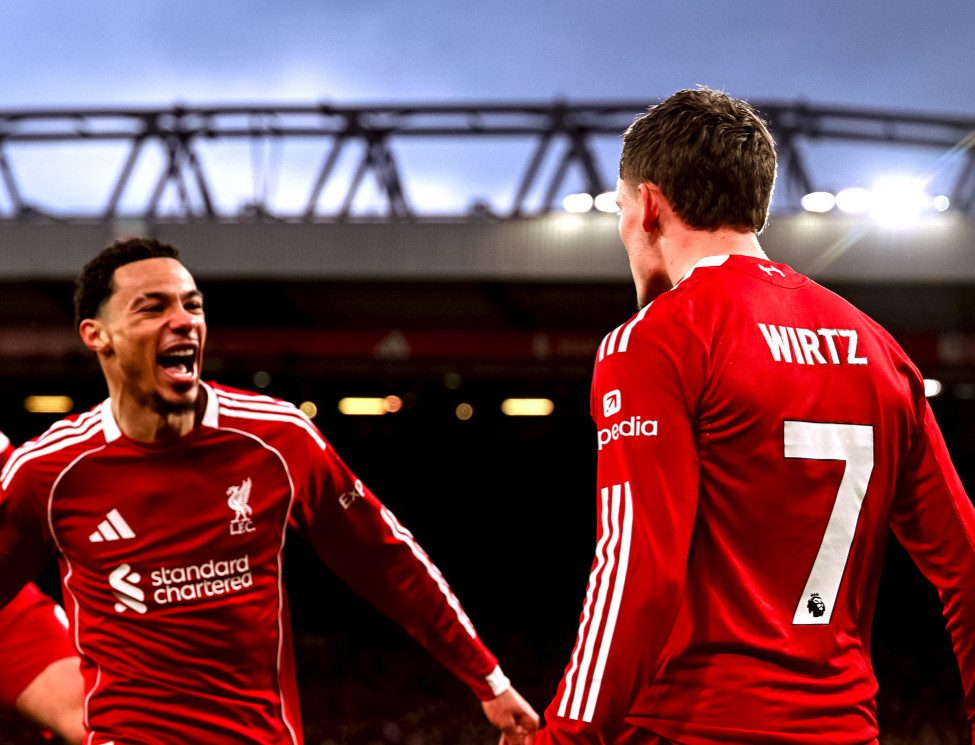 Selebrasi Florian Wirtz dan Hugo Ekitike (X/@snappedlfc)