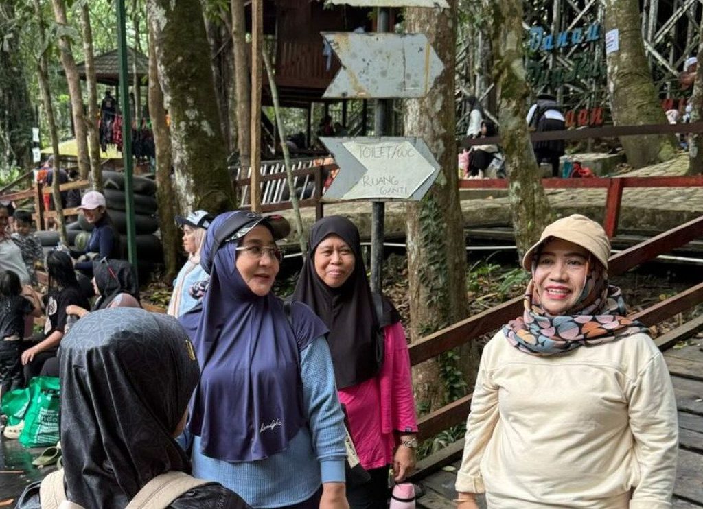 Bupati Berau Sri Juniarsih saat tinjau destinasi wisata Labuan Cermin (Instagram/@srimaksir)