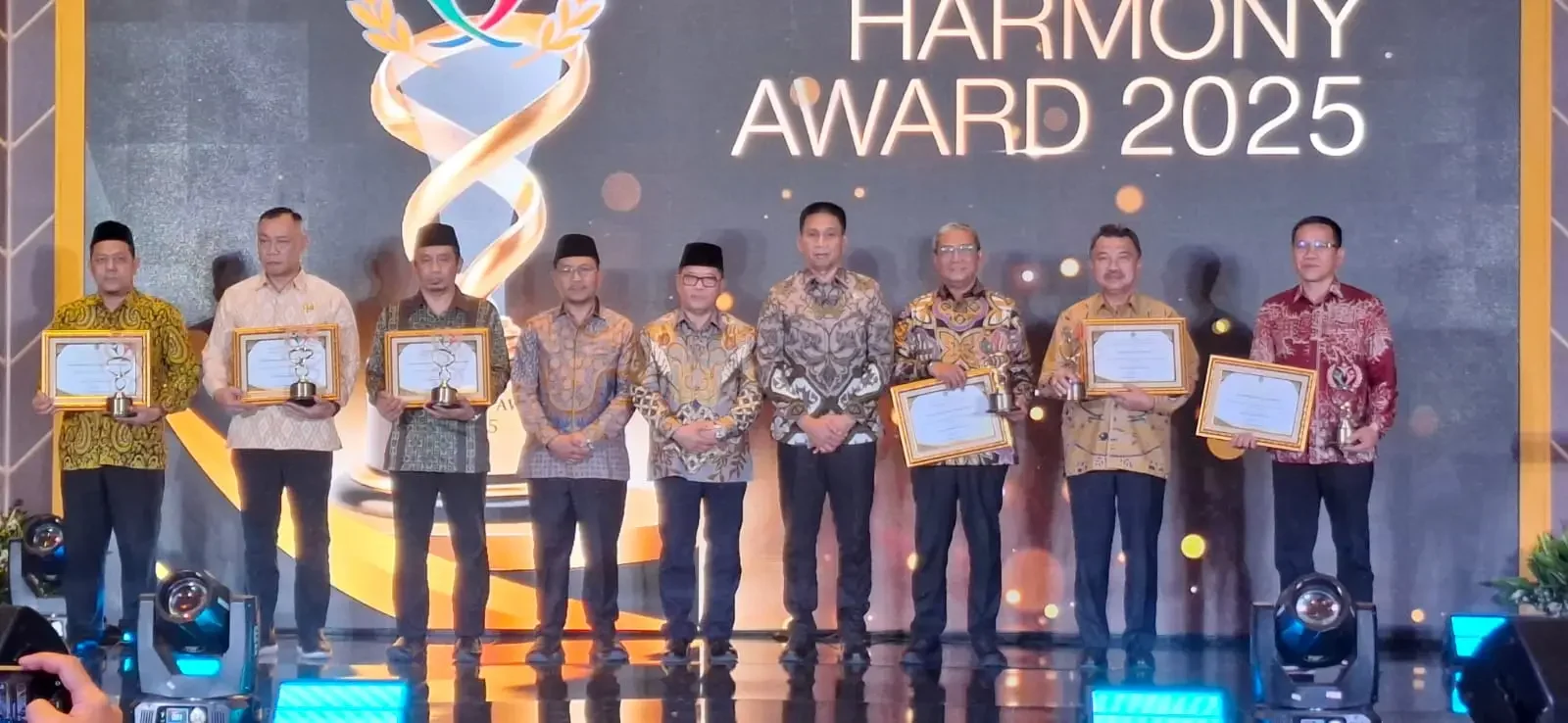 Terima Harmony Award dari Menag, Pemprov Kaltim Dinilai Sukses Jalankan Program Perjalanan Religi Lintas Agama